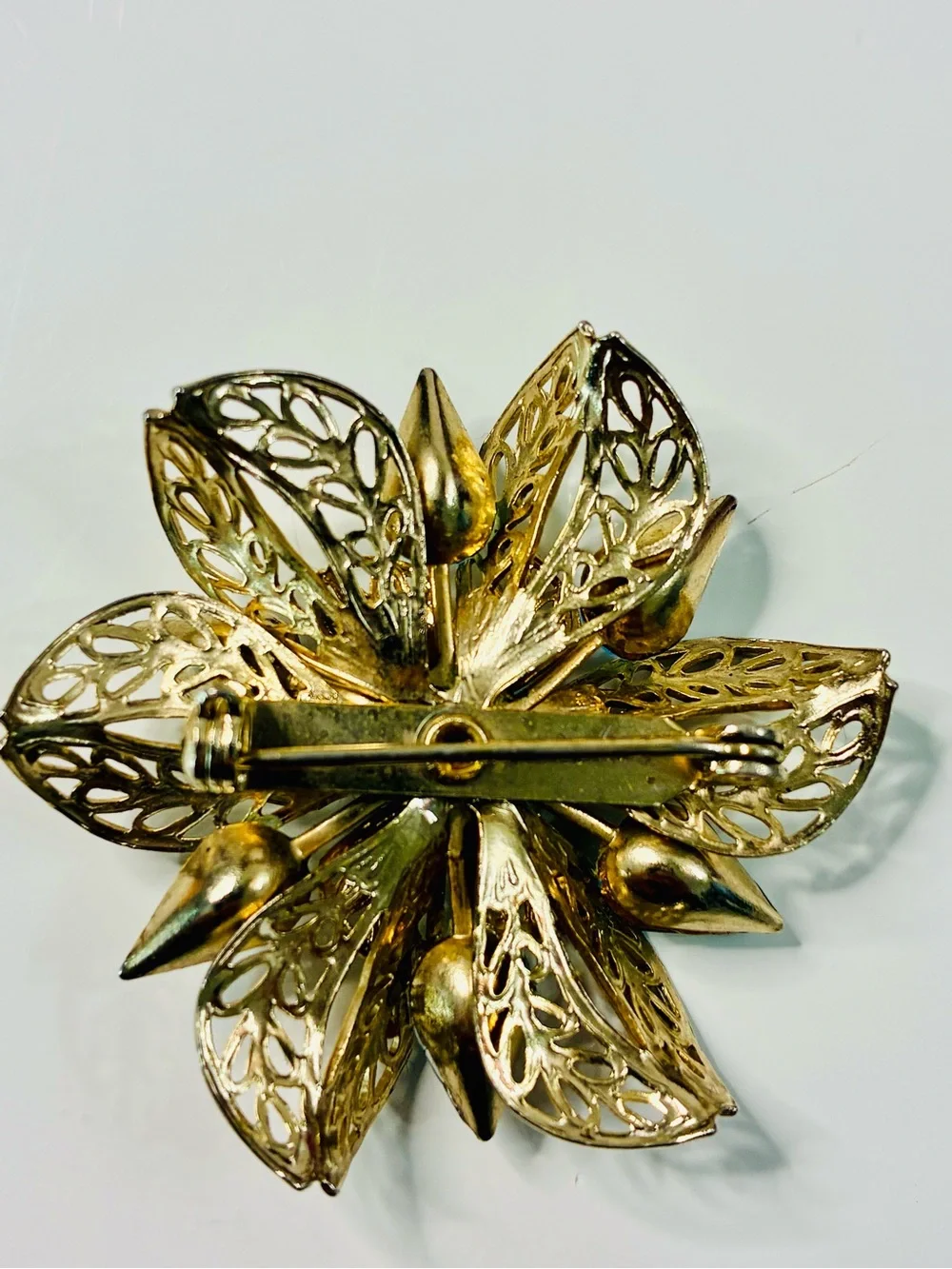 VTG Gold-Tone Brooch with Blue Rhinestones Classic Timeless Elegant EUC